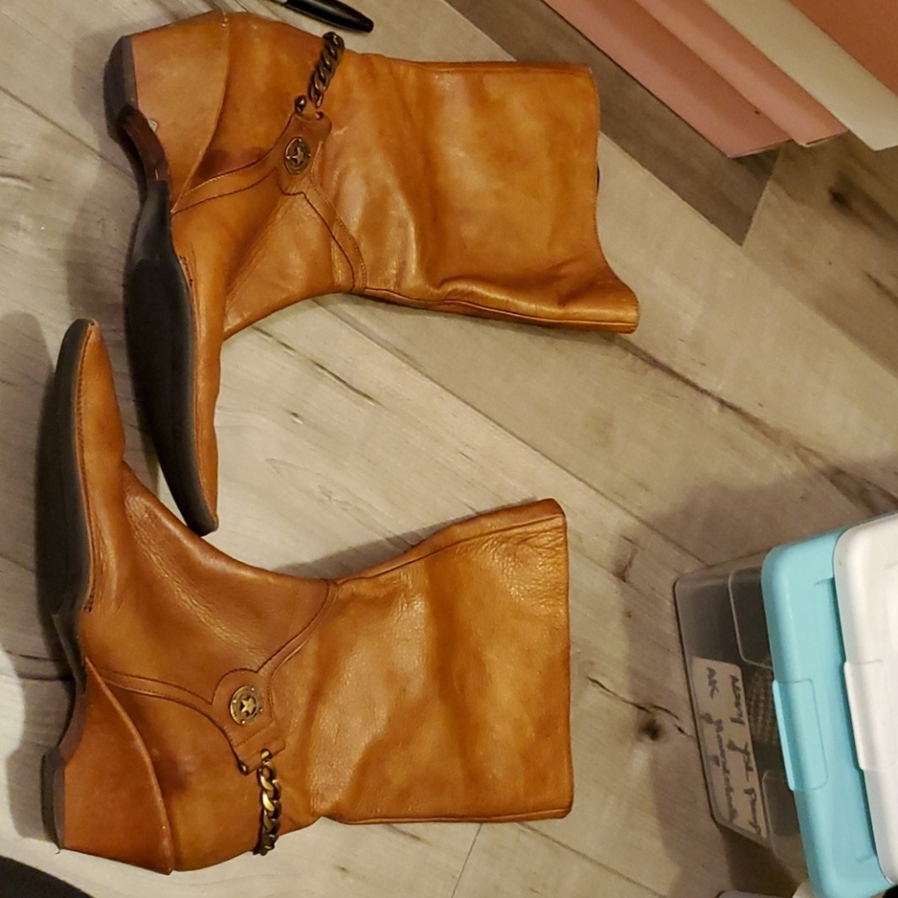 Gorgeous saddle color leather shorter boots